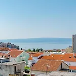Marko St - Three Bedroom With Balcony And Garden View *