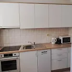 Appartamento Marko St - Three Bedroom With Balcony And Garden View