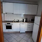 Marko St - Three Bedroom With Balcony And Garden View * Spalato