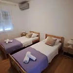 Marko St - Three Bedroom With Balcony And Garden View *