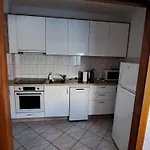Marko St - Three Bedroom With Balcony And Garden View Spalato