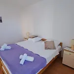 Appartamento Marko St - Three Bedroom With Balcony And Garden View