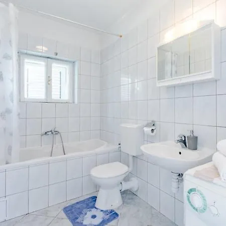 Marko St - Three Bedroom With Balcony And Garden View Spalato