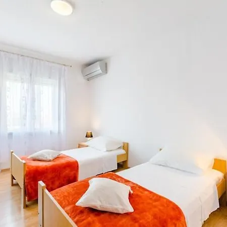 Apartmán Marko St - Three Bedroom With Balcony And Garden View Split