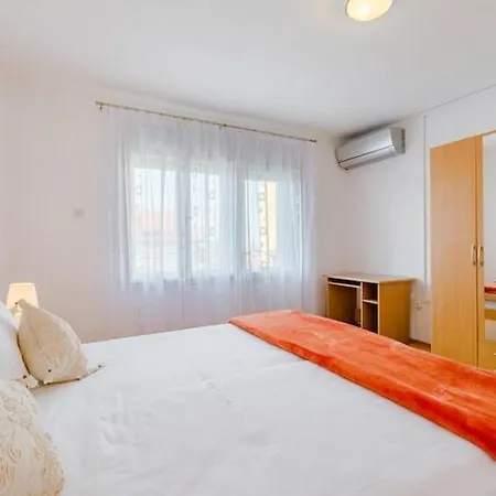 Apartmán Marko St - Three Bedroom With Balcony And Garden View Split