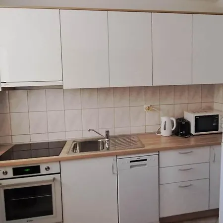 Apartmán Marko St - Three Bedroom With Balcony And Garden View