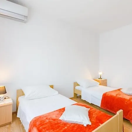 Marko St - Three Bedroom With Balcony And Garden View Apartmán *