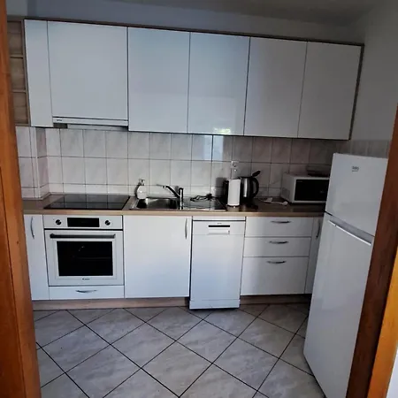 Marko St - Three Bedroom With Balcony And Garden View * Spalato