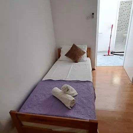 Apartmán Marko St - Three Bedroom With Balcony And Garden View