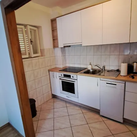 Marko St - Three Bedroom With Balcony And Garden View Apartmán *