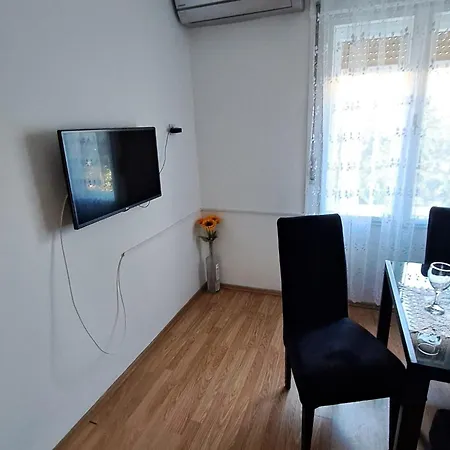 Apartmán Marko St - Three Bedroom With Balcony And Garden View Split