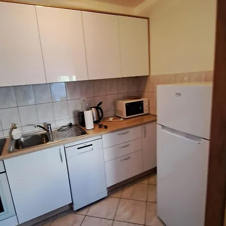 Marko St - Three Bedroom With Balcony And Garden View *