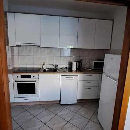 Marko St - Three Bedroom With Balcony And Garden View Spalato