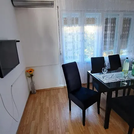 Marko St - Three Bedroom With Balcony And Garden View Apartmán Split