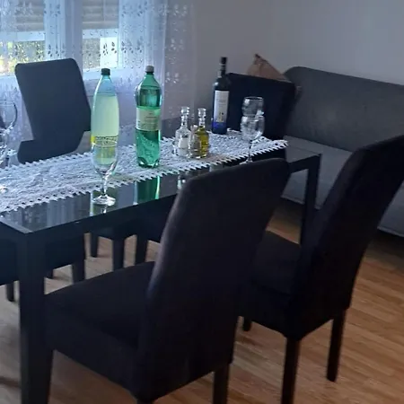 Marko St - Three Bedroom With Balcony And Garden View *