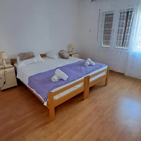 Marko St - Three Bedroom With Balcony And Garden View Apartmán *